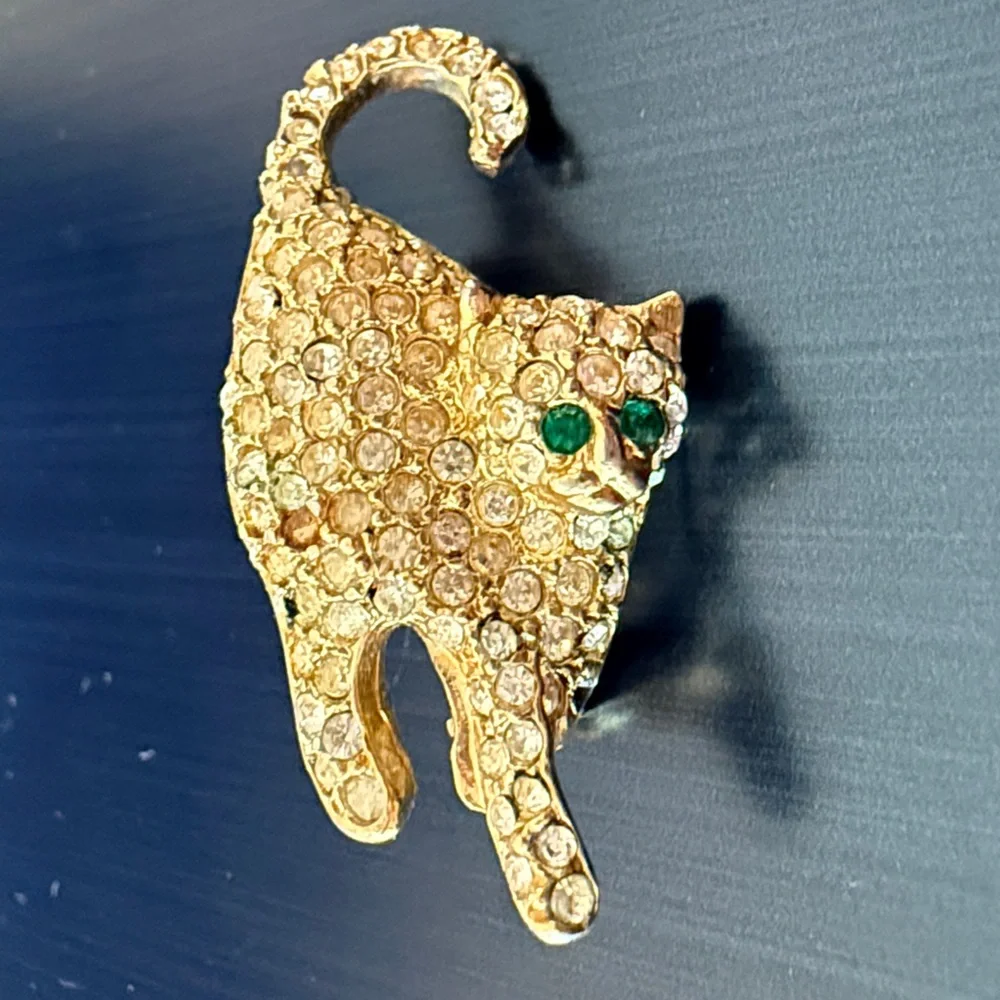 Vintage Cat‎ Brooch Paved White Rhinestone Cat Pin Green Rhinestone Eyes